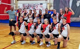 Çeşme Belediyespor Kız Voleybol Takımları Liderlik Yolunda