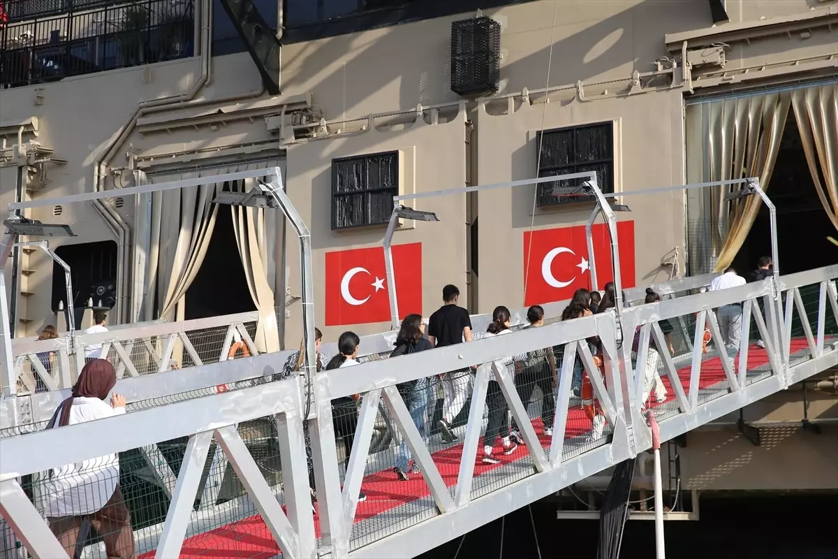Yüzen Okul Rauf Bey Gemisi İlk Dersini verdi