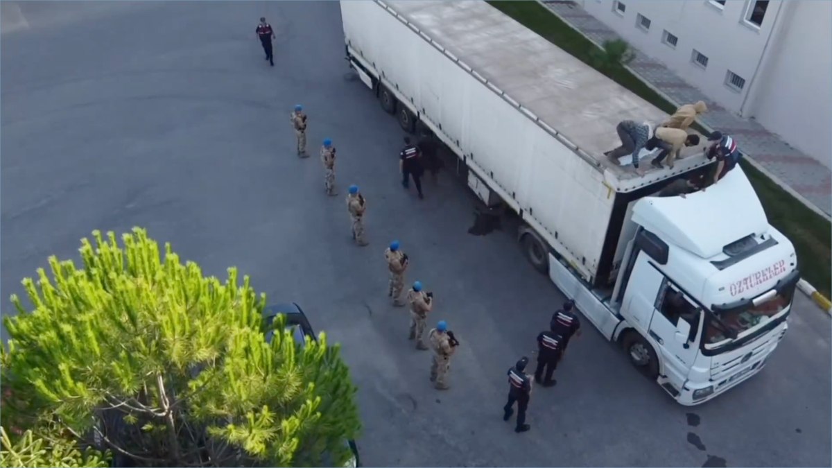81 ilde operasyon: 4 bin 40 düzensiz göçmen yakalandı