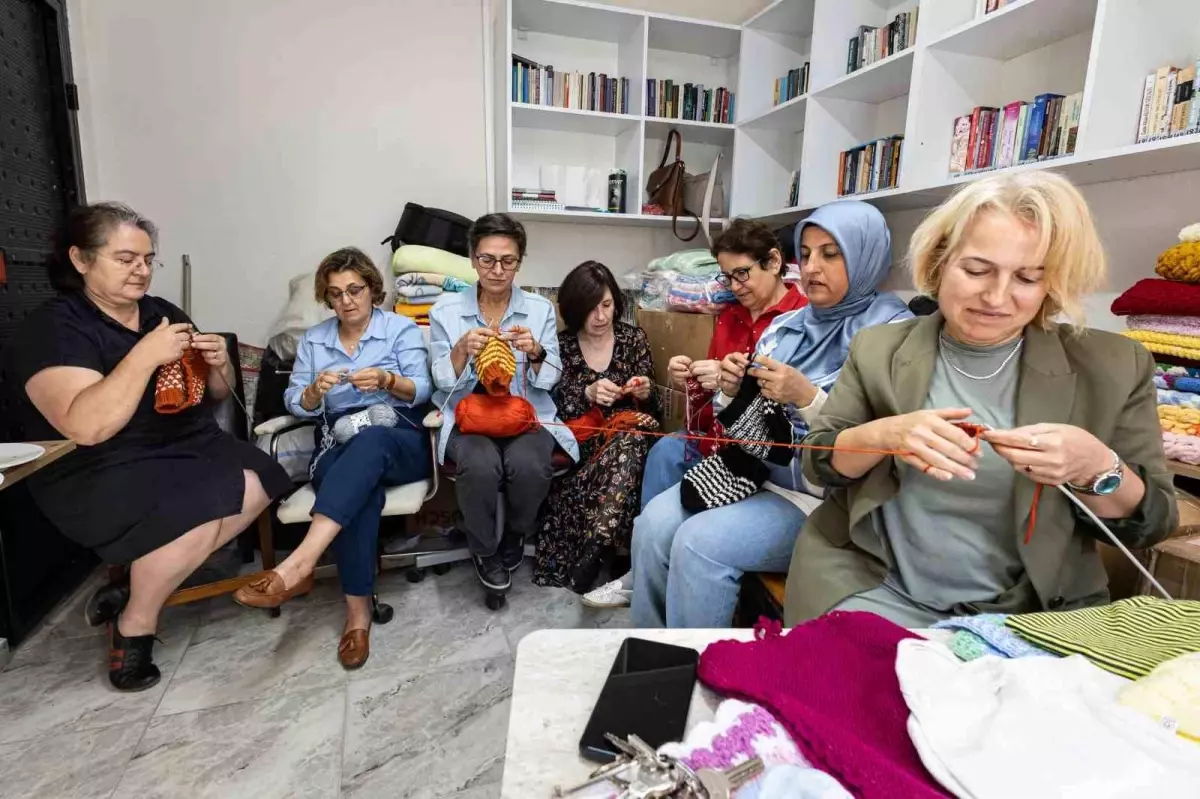 İzmirli Teyzeler, 30 Bin Çocuğa Umut Oluyor