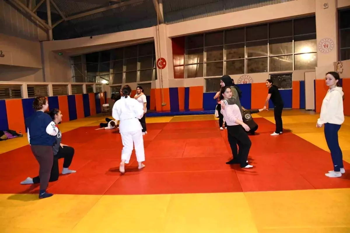 Balıkesir Belediyesi’nden Kadınlara Judo Eğitimi