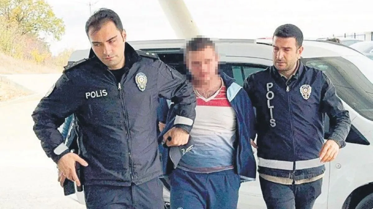Cinnet getiren genç annesini öldürdü